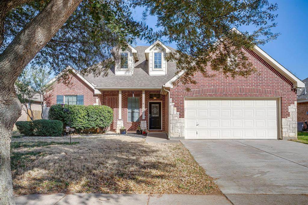 912 Robbins Way - Photo 1