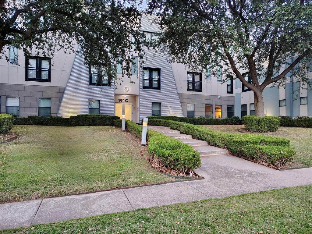 1910 Bennett Avenue - Photo 1