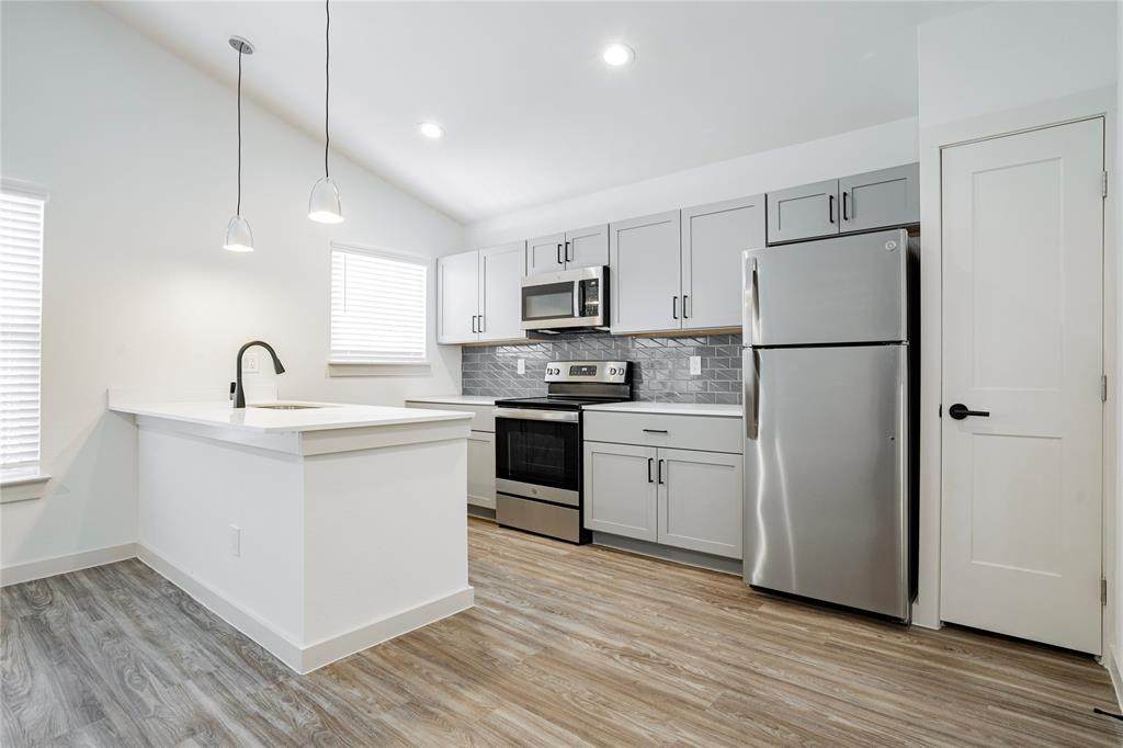 523 Ewing Avenue - Photo 1