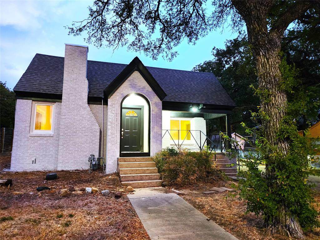 2114 Elm Street - Photo 1