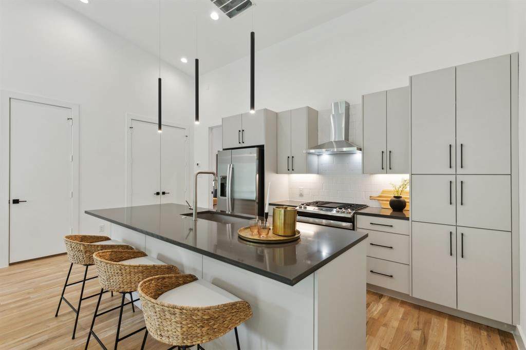 2142 Lovedale Avenue - Photo 1