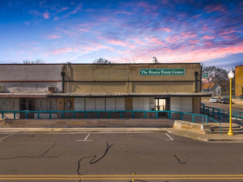 520 Elm Street - Photo 1