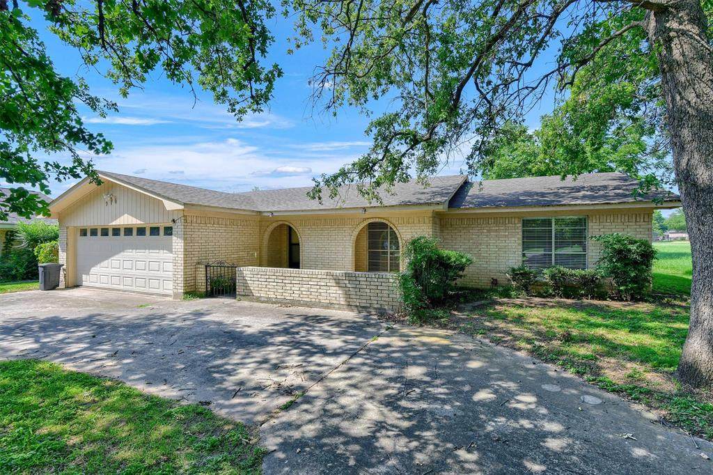 910 Kiowa Drive - Photo 1