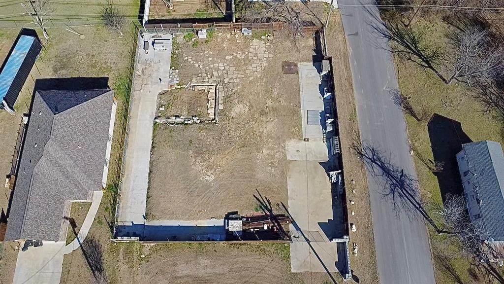 426 Sabine Avenue - Photo 1