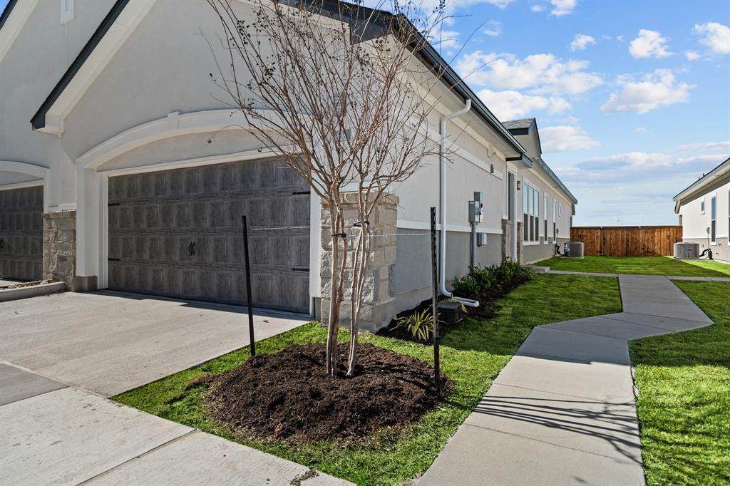 4776 Luxe Lane - Photo 1