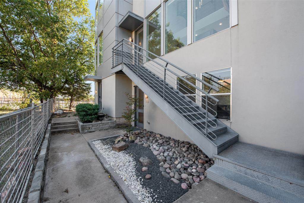 959 Bluff Street - Photo 1