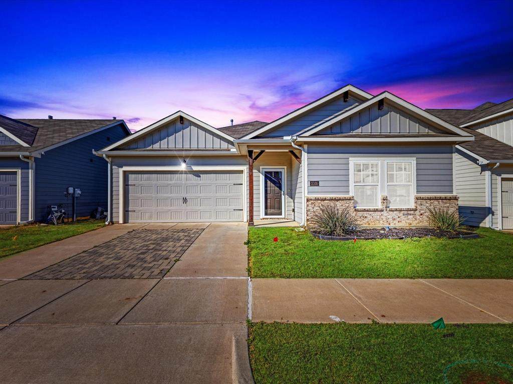 2105 Paxton Way - Photo 1