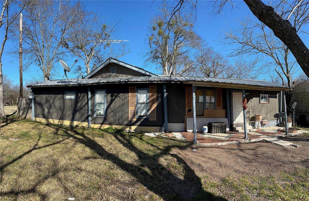 202 Cottonwood Street - Photo 1