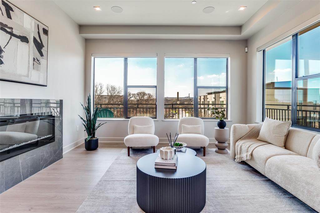 1900 Ervay Street - Photo 1