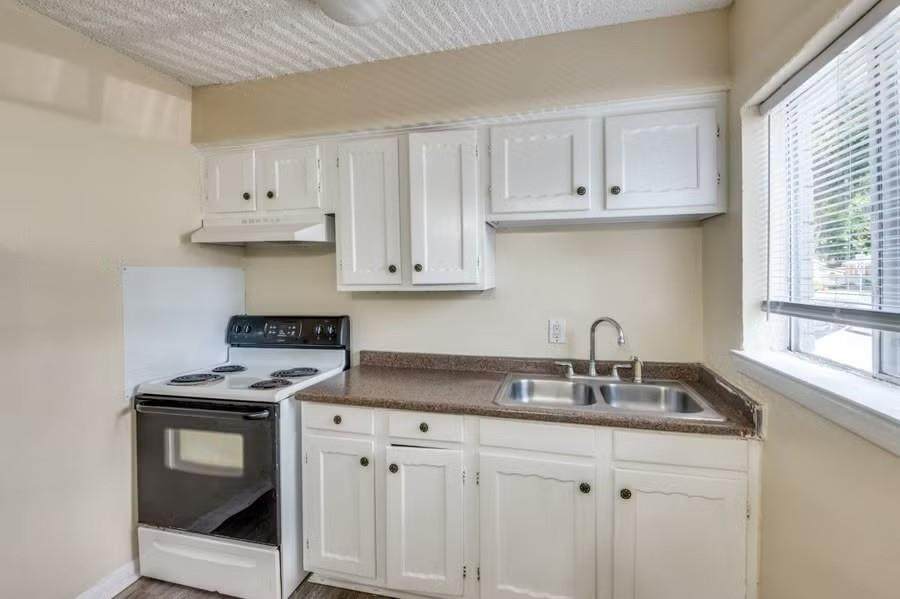 512 Delaware Street - Photo 1