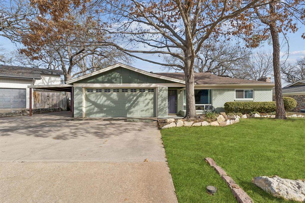 1208 Harris Avenue - Photo 1