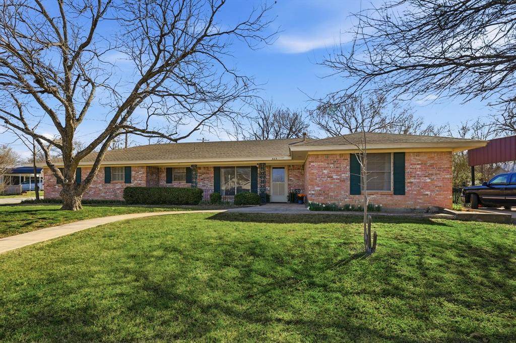 412 Cummings Drive - Photo 1