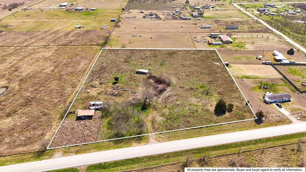 8061 Fm 744 - Photo 1