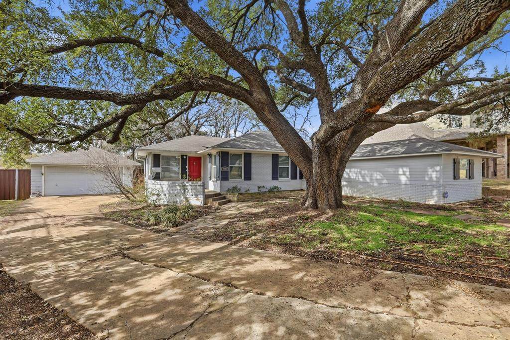 9403 Thornberry - Photo 1