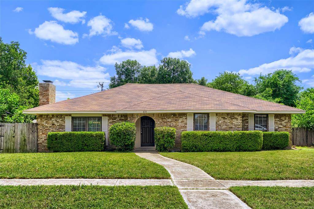 814 Oakbluff Drive - Photo 1