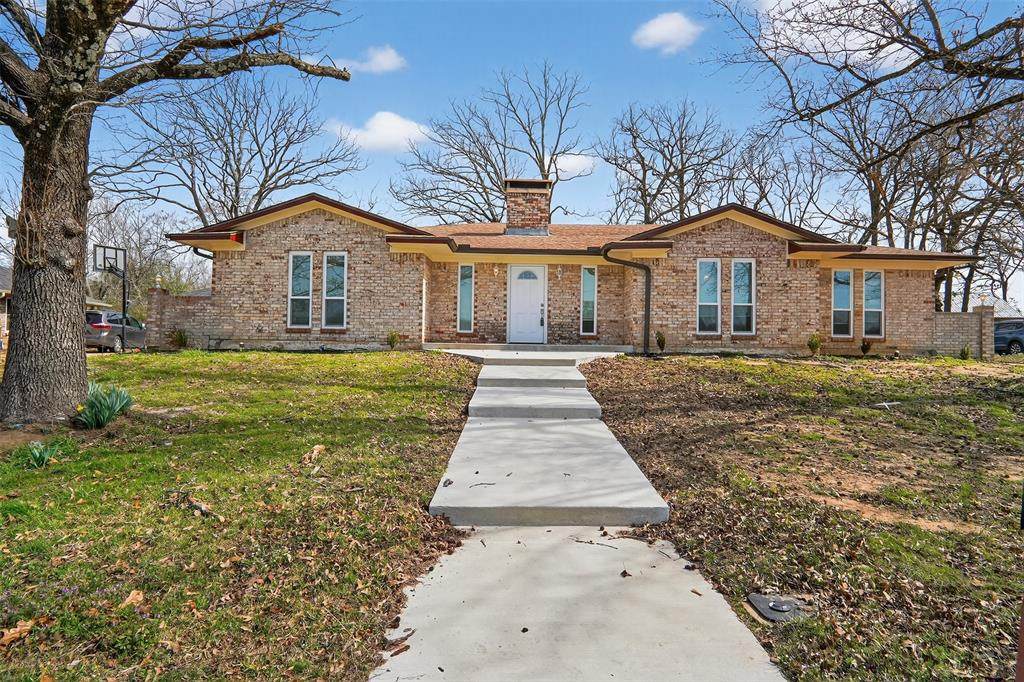 835 38th Street - Photo 1