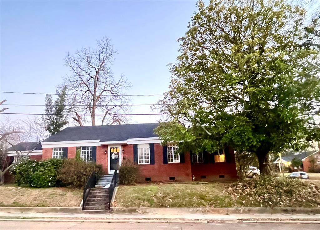 204 East And West Street - Photo 1