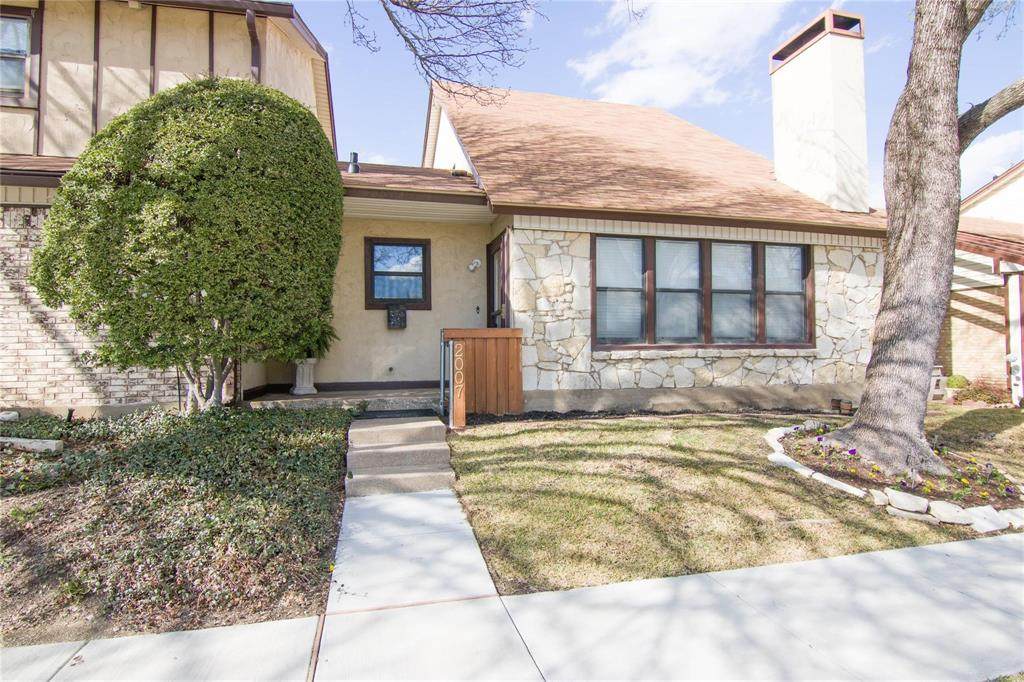 2007 Clubview Drive - Photo 1