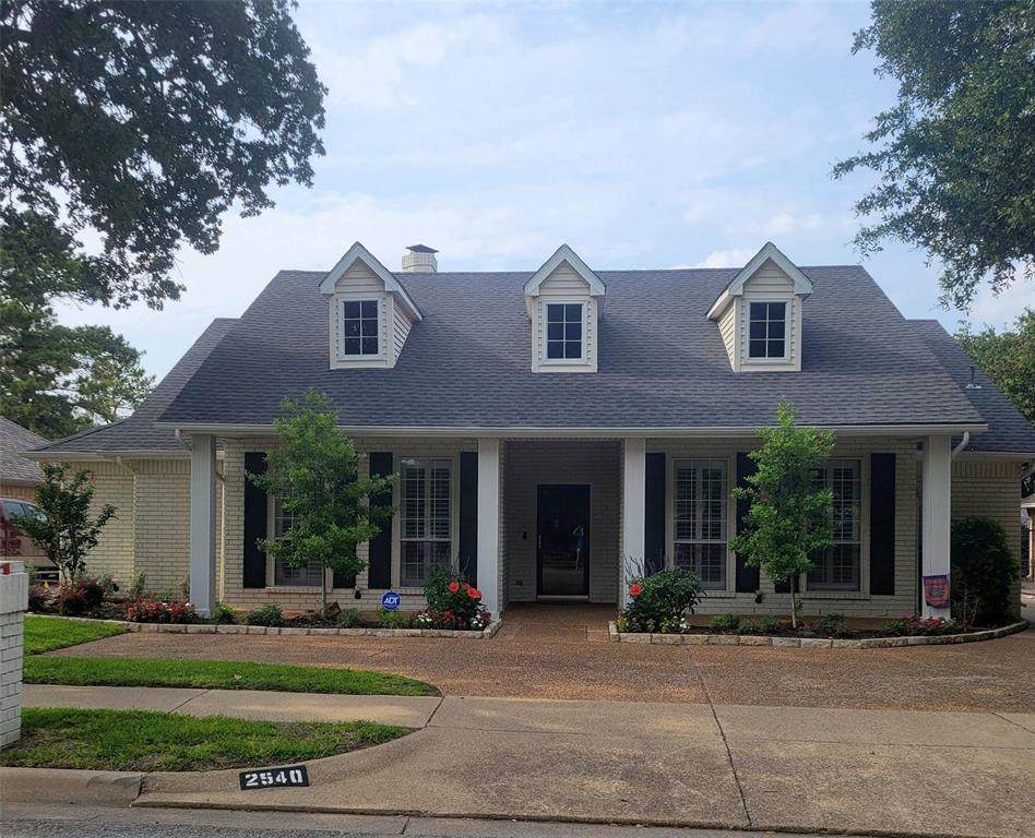 2540 Fox Glenn Circle - Photo 1