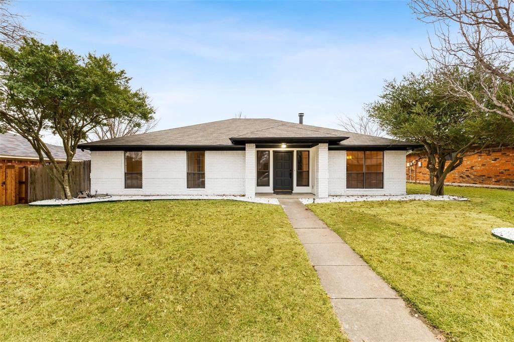 924 Simon Drive - Photo 1