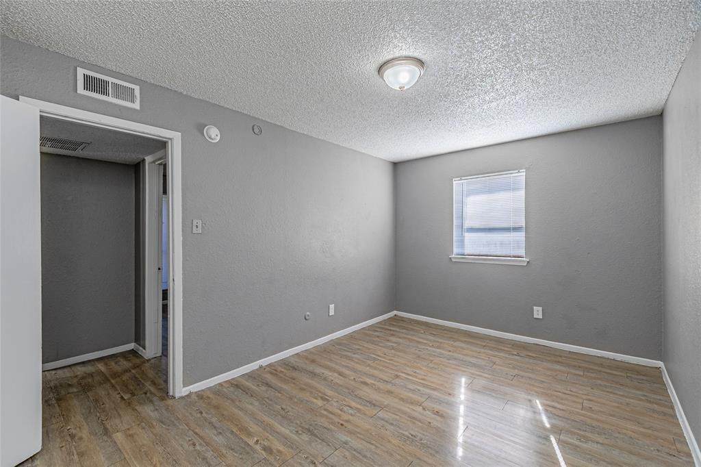 2900 South Freeway - Photo 1