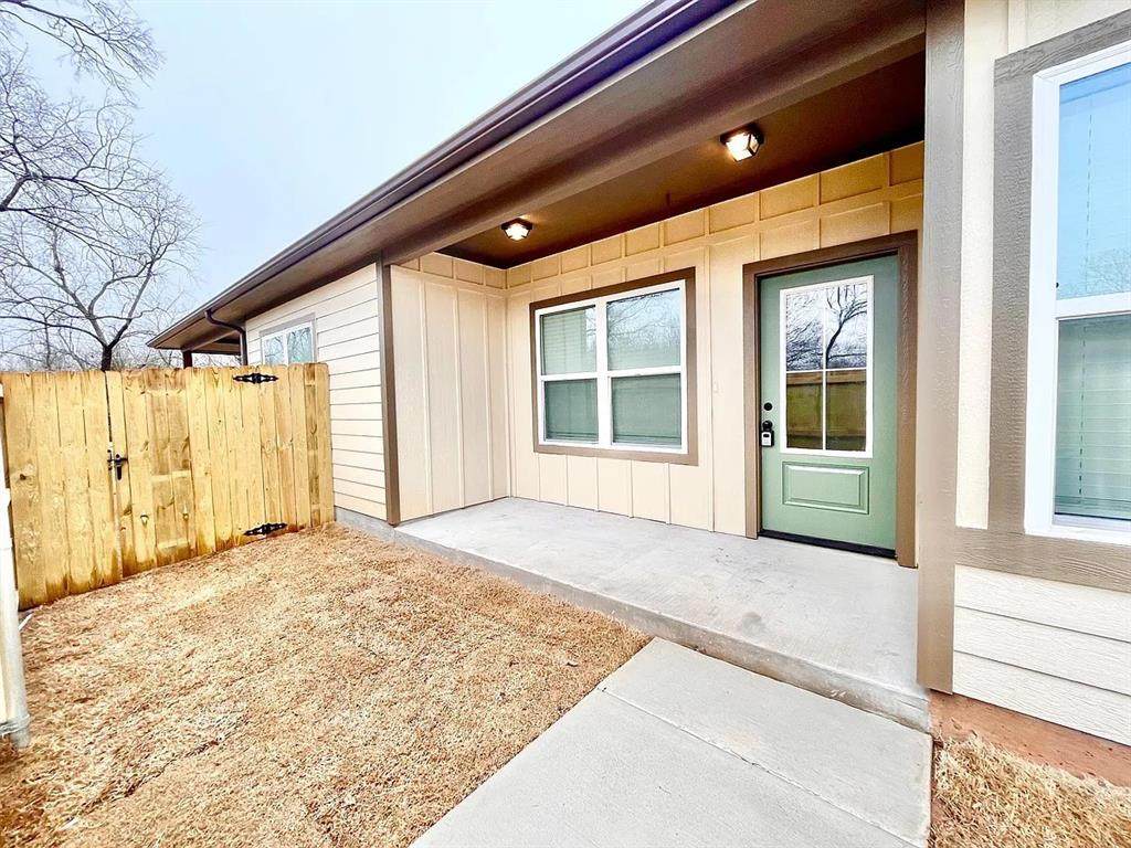 327 Nelson Street - Photo 1