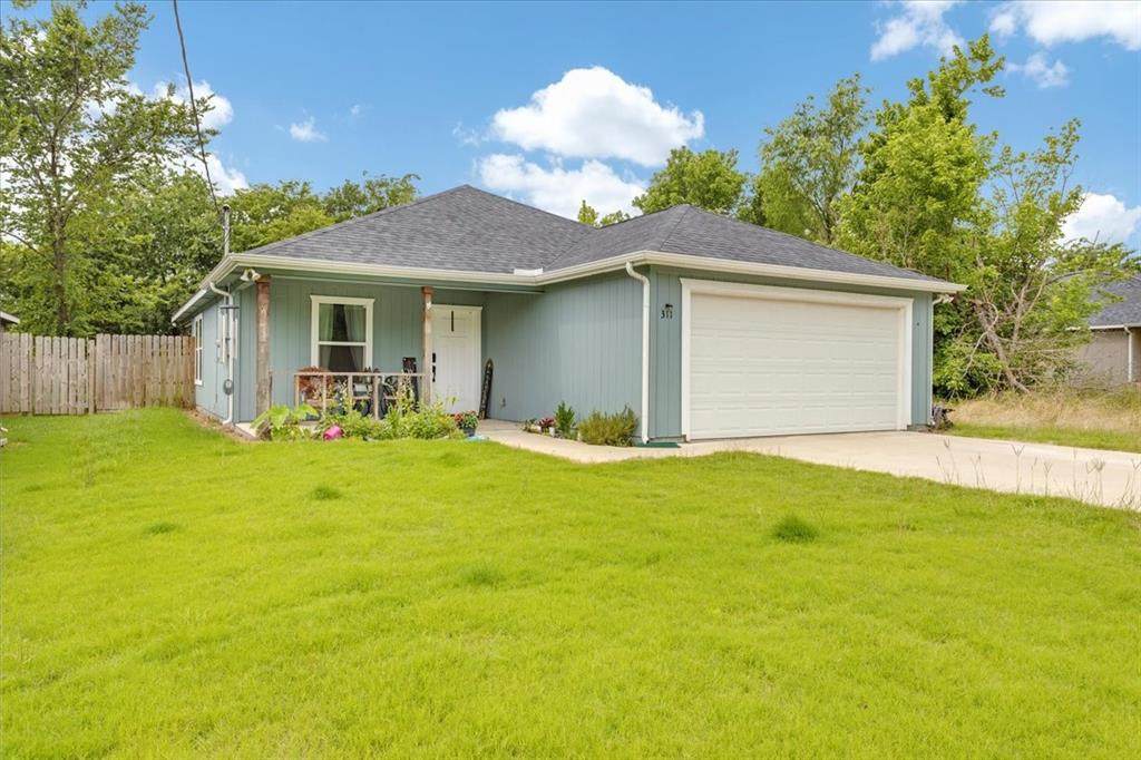 311 Oak Street - Photo 1