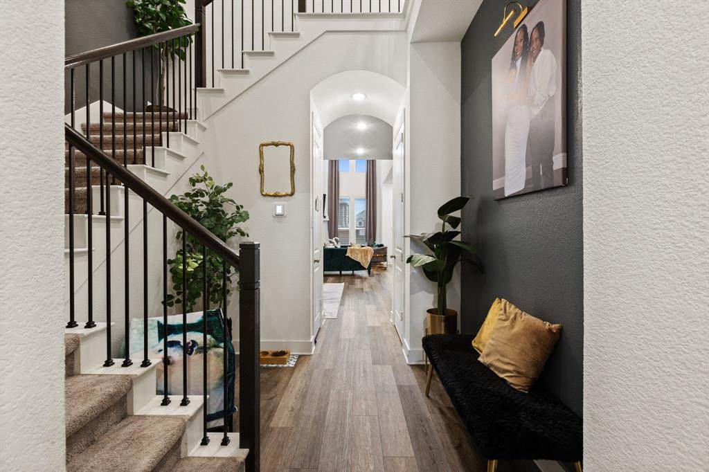 1124 Queensdown Way - Photo 1