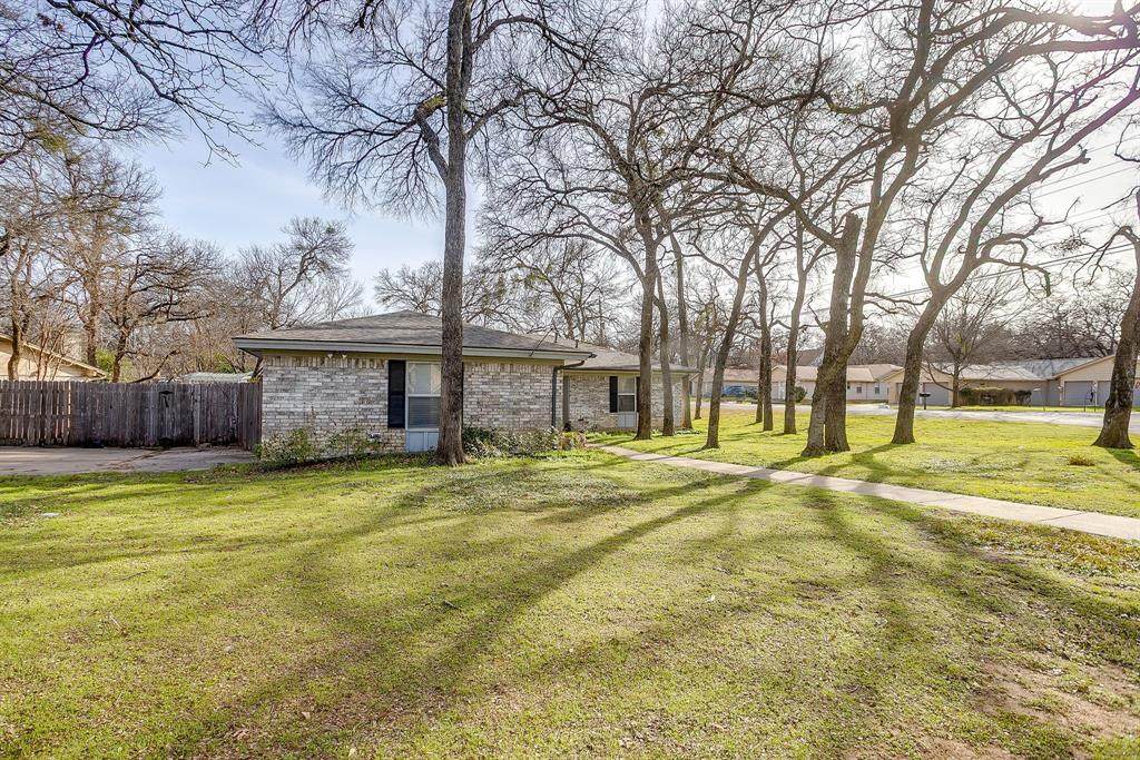 612 Melbourne Court - Photo 1