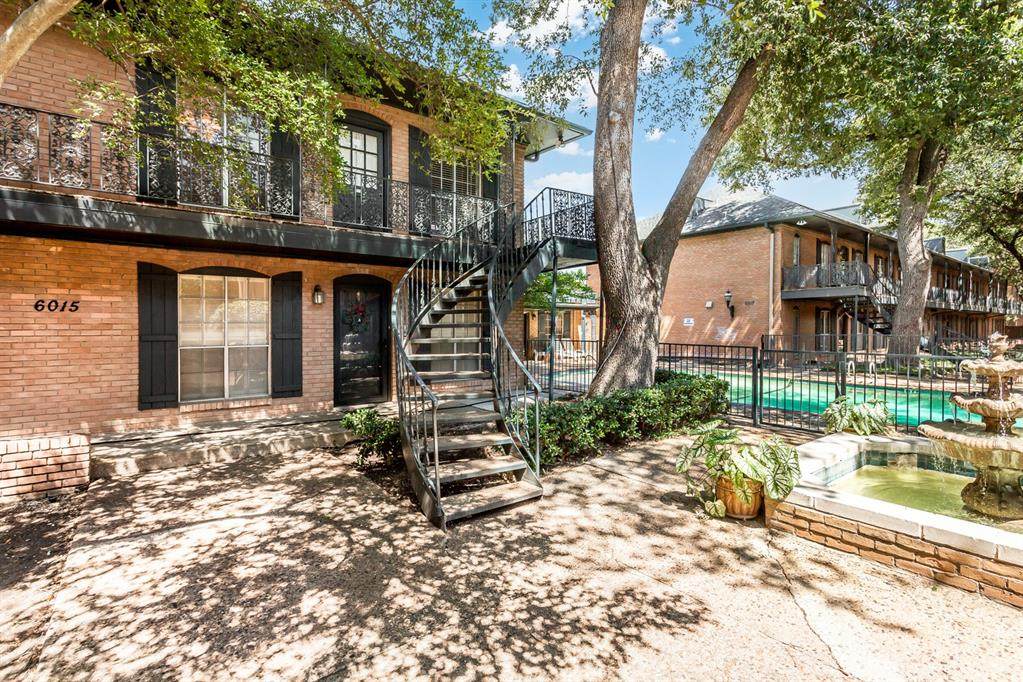 6015 University Boulevard - Photo 1