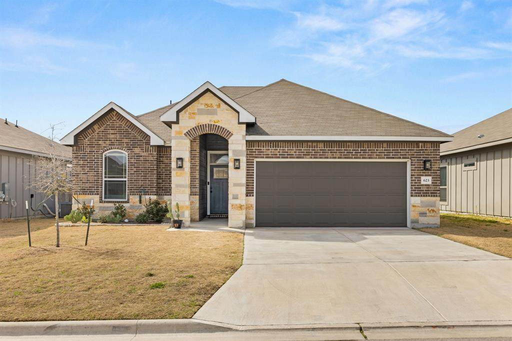 623 Winscott Avenue - Photo 1