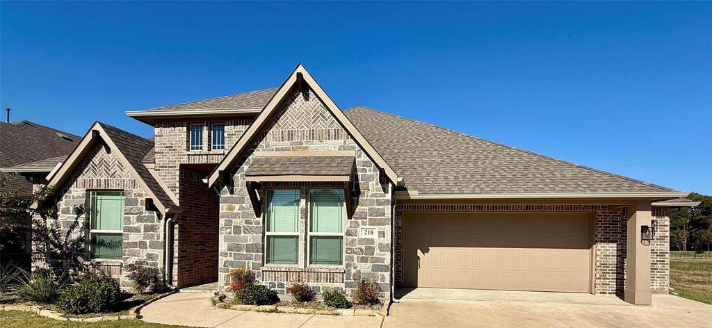 218 Oakcrest Drive - Photo 1