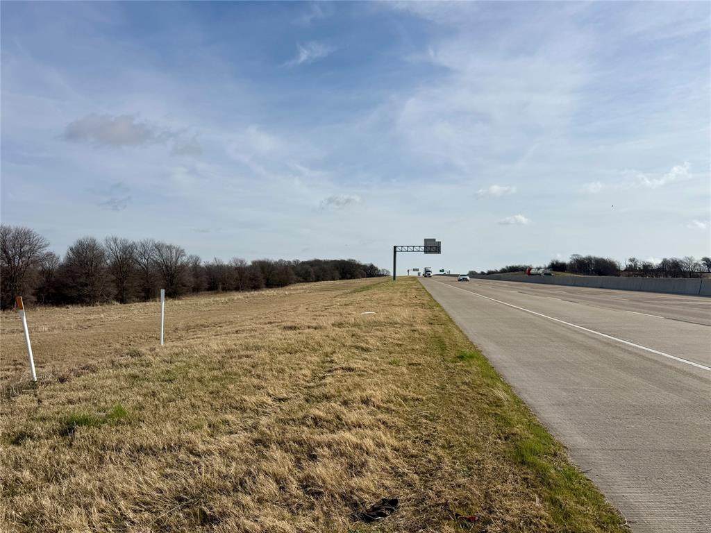 TBD I - 35 E - Photo 1