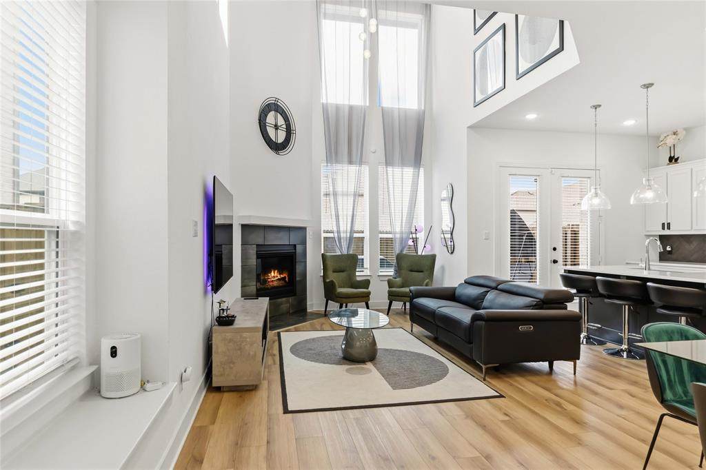 1128 Queensdown Way - Photo 1