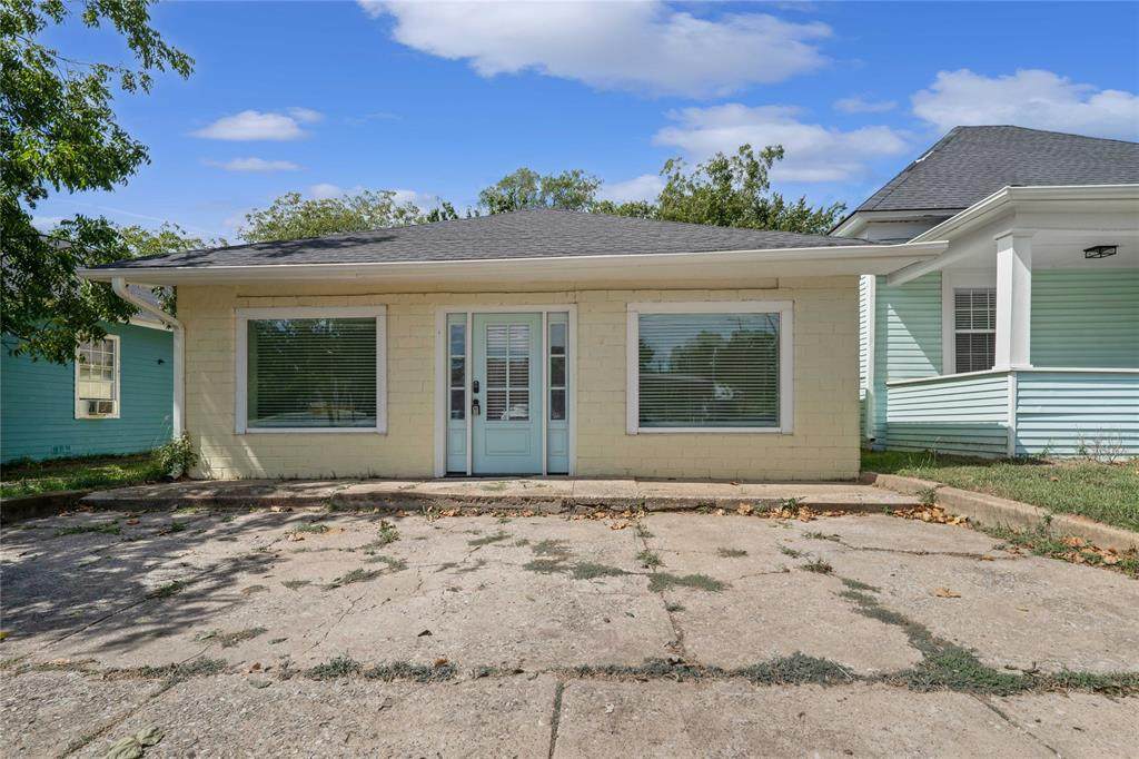 1011 Armstrong Avenue - Photo 1