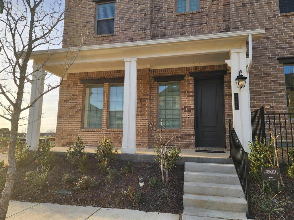 627 Redwood Way - Photo 1