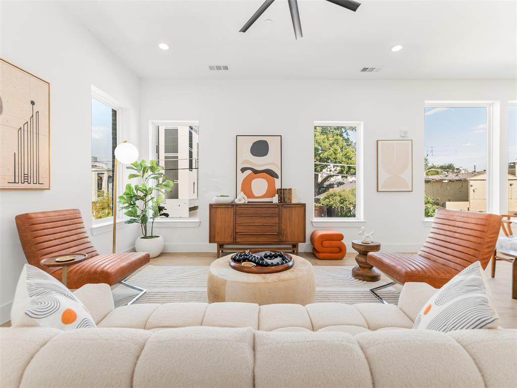 2015 Prairie Avenue - Photo 1