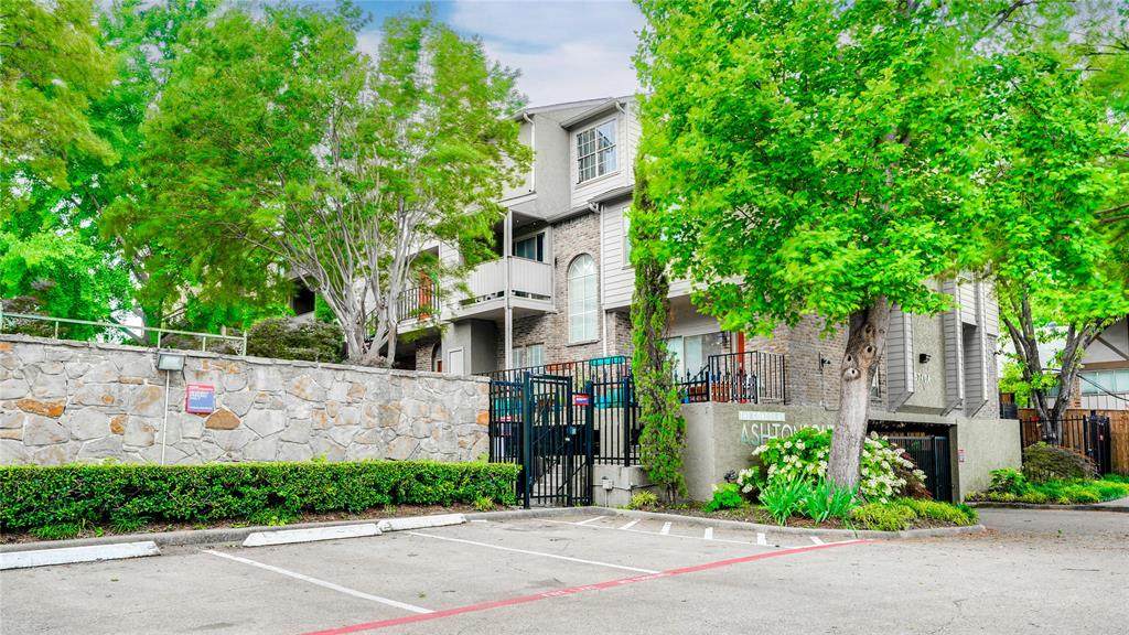 5740 Martel Avenue - Photo 1