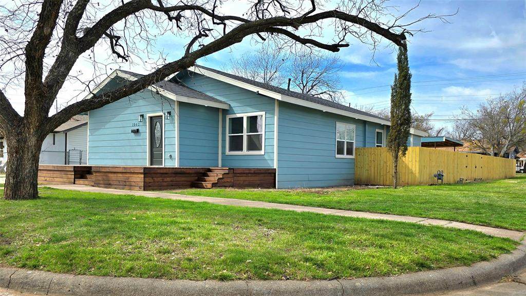 1042 Beech Street - Photo 1