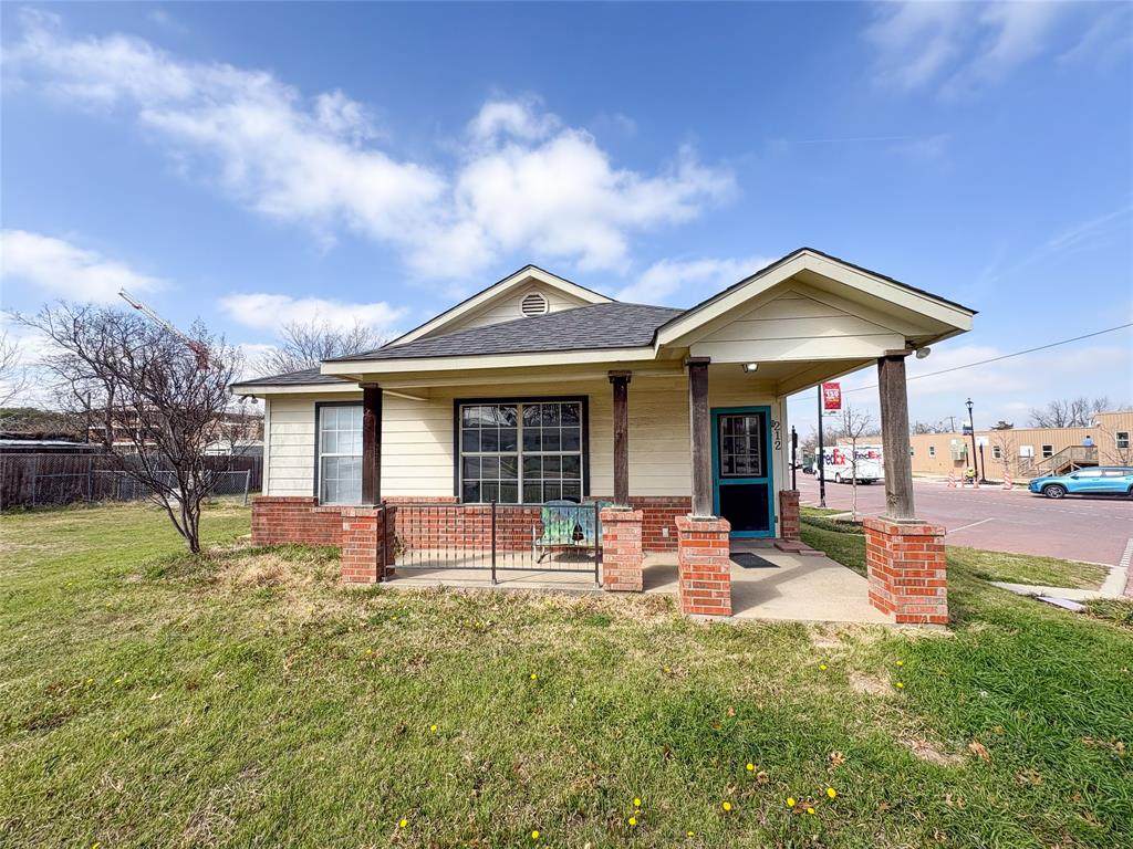 212 Ohio Drive - Photo 1