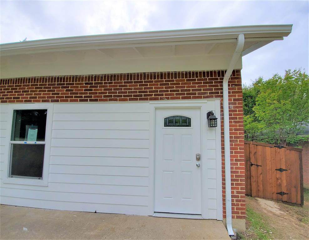 2115 Glenwood Lane - Photo 1