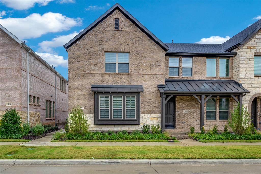 512 Parkside Drive - Photo 1