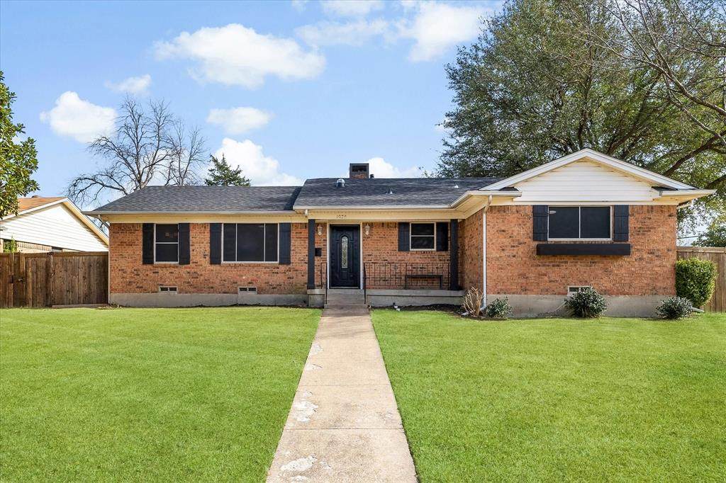 1038 Lakeview Drive - Photo 1