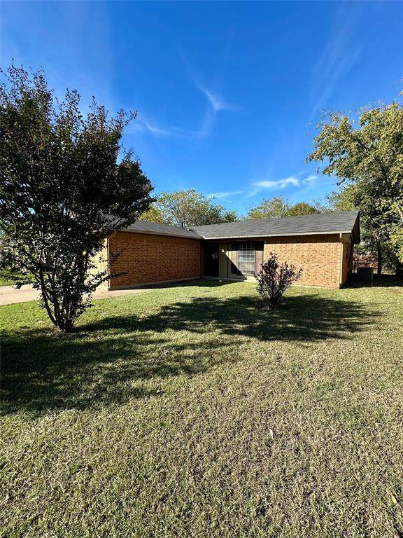 1005 Waverly Drive - Photo 1
