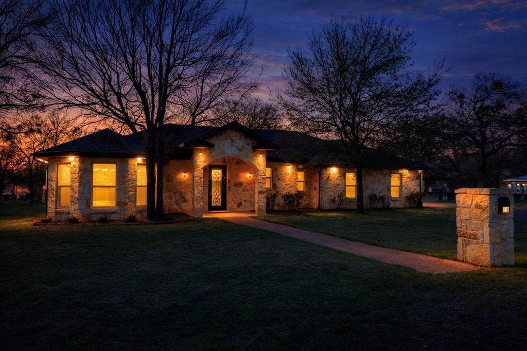 139 Saddlewood - Photo 1