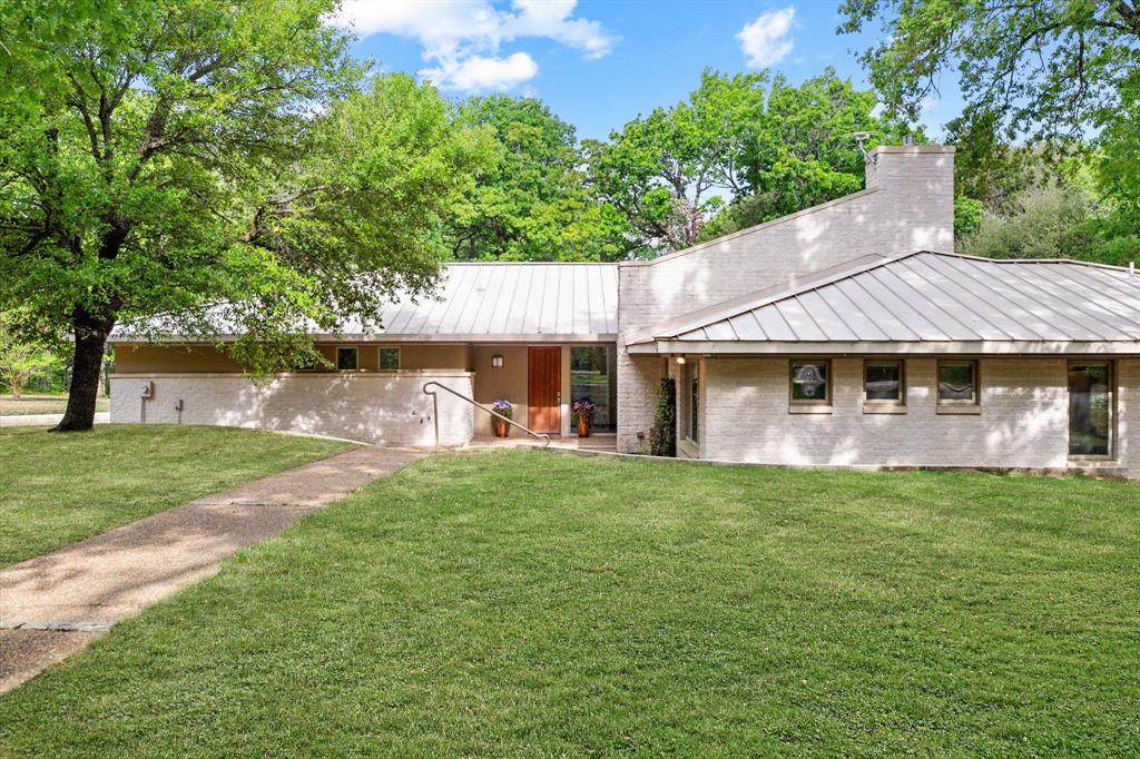 301 Bentwood Circle - Photo 1