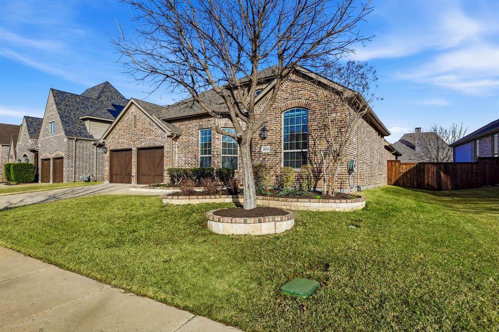 1008 Bluff Way - Photo 1