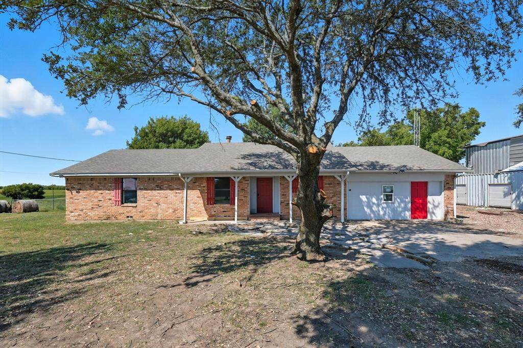 1118 Private Road 425 - Photo 1
