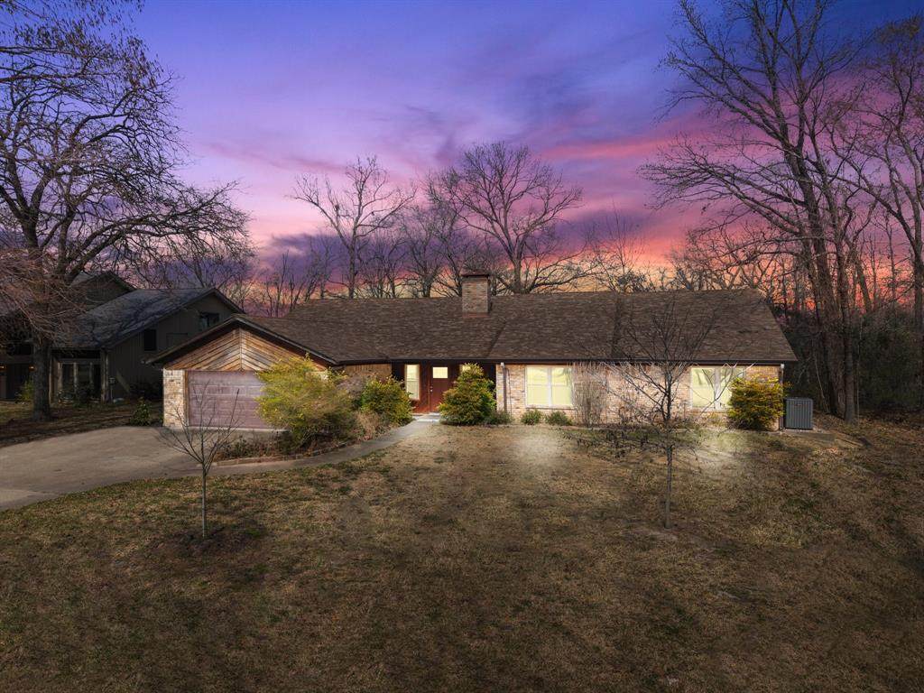 615 Private Road 5881 - Photo 1