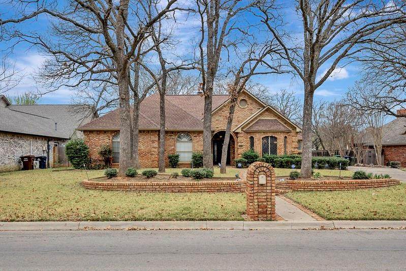 1501 Lynhurst Lane - Photo 1